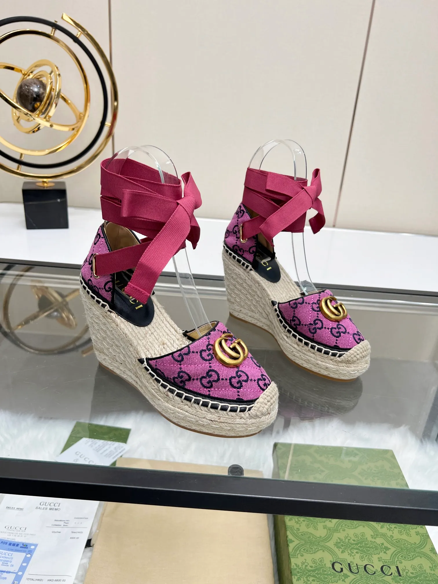 👟👟Ex-factory price 440👟👟 GUCCI wedge fisherman sandals, thick-soled straw, high-end quality, fabric: double G fabric, electric embroidery, lining: mixed sheepskin lining, yardage: 35 ~ 42, color: light blue. Dear new and old customers, the picture has been updated, please transfer the image to change. The upgraded version of the wedge heel currently has more than 40 colors. Transfer the image and sell it.
